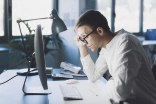 Penseur au trvail Crédits: StockPhotoPro - stock.adobe.com